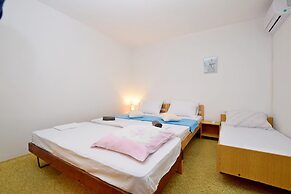 Apartment and Rooms Mila