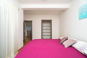 House Aria