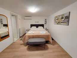 Apartments and Room Boris