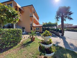 Apartments and Room Boris