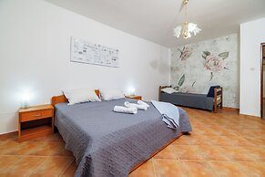 Apartments Marina
