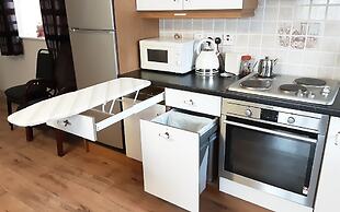2 Bed Cottage - Sleeps 6 - Parking - Wifi