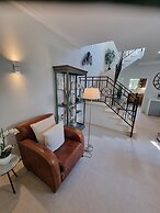 Beautiful 2-bed Villa in Quinta do Lago With Pool