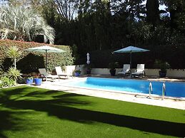 Beautiful 2-bed Villa in Quinta do Lago With Pool