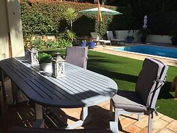 Beautiful 2-bed Villa in Quinta do Lago With Pool