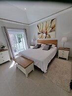 Beautiful 2-bed Villa in Quinta do Lago With Pool