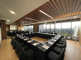 Summit Hotel Greenhills