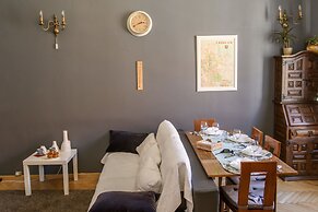Old Town Folk Apartment