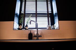 Barber Shop Flat