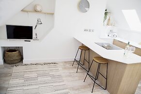 Barber Shop Flat