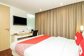 OYO 225 Premier Place Hotel