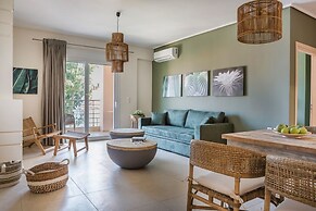 Meliti Waterfront Suites