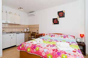 Apartments Nikolina Lumbarda