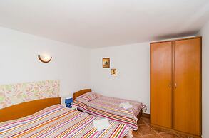 Apartments Nikolina Lumbarda