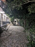 Grapevines Hotel
