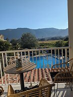Grapevines Hotel