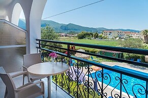 Grapevines Hotel