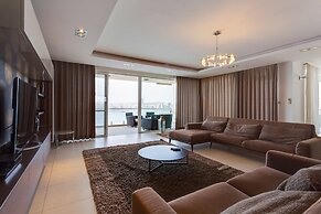 Contemporary, Luxury Apartment With Valletta and Harbour Views