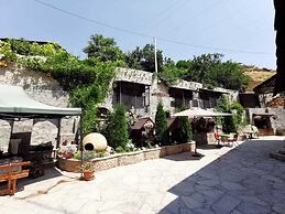 Art Garden Hostel and Tours