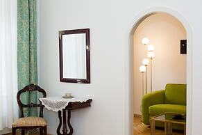Marthas Veranda Apartment