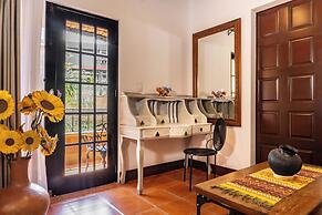 Casa de Adobe Gallery & Luxury Boutique
