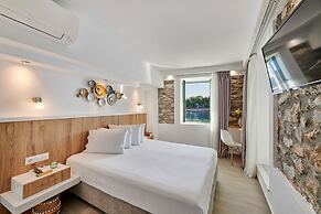 The Water Suites