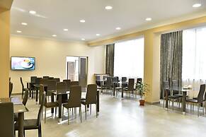 GreenWood Hotel