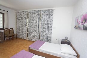 Apartments Near Hangar Beach