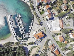 Apartments Near Hangar Beach