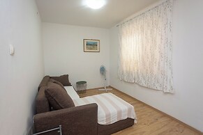 Apartments Near Hangar Beach