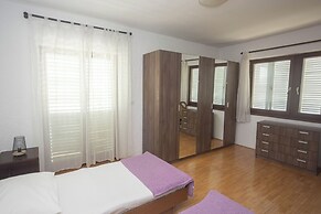 Apartments Near Hangar Beach