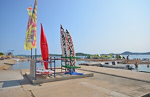 Apartments Near Hangar Beach