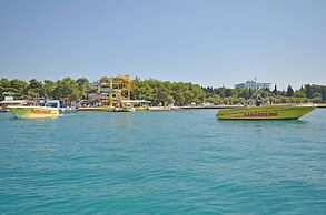Apartments Near Hangar Beach