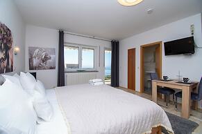 Apartment and Rooms Ana