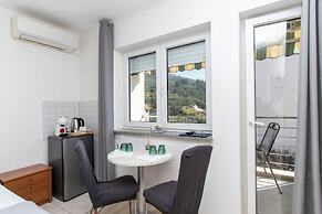 Apartment and Rooms Ana