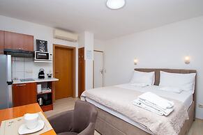 Apartment and Rooms Ana
