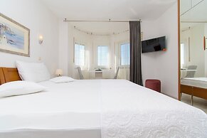 Apartment and Rooms Ana