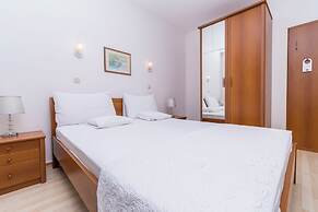 Apartment and Rooms Ana