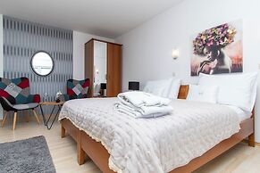 Apartment and Rooms Ana