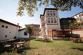 Karauzumler Konagi