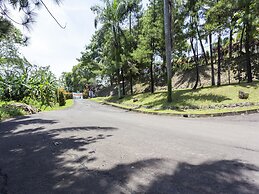 OYO 883 Pavo Resort