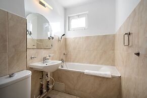 Studio 37 by MRG Apartments