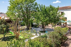 Hotel les vieux Acacias
