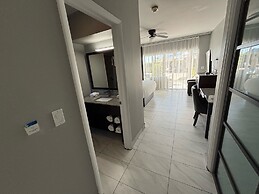 Grace Bay Suites