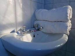 Shalosa Hotel