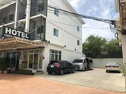 Day II Hotel