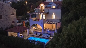 Hedera Estate, Villa Hedera X