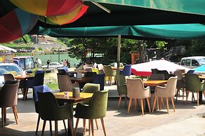 Dilek Suit & Cafe