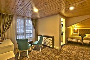 Lagoon Palace Hotel