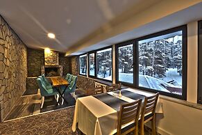 Lagoon Palace Hotel